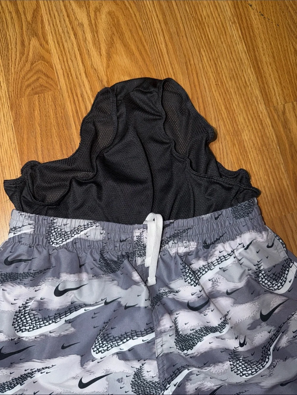 Nike Boys Gray & White Swoosh Camo Swim Shorts Size Large (10/12)